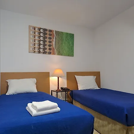 Guest house Largo Da Fonte 3*