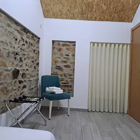 Largo Da Fonte Guest house 3*