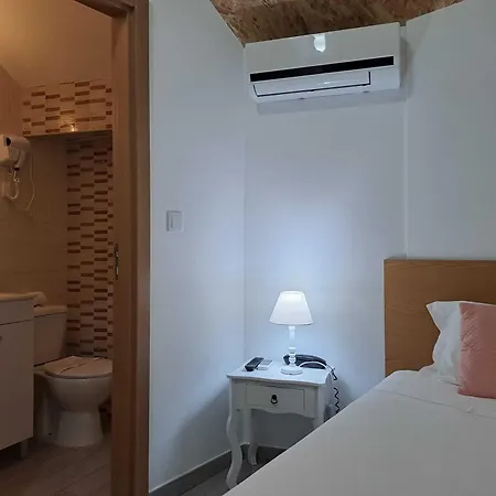 Largo Da Fonte Guest house 3*