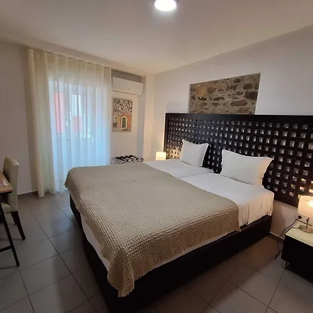 Guest house Largo Da Fonte 3*